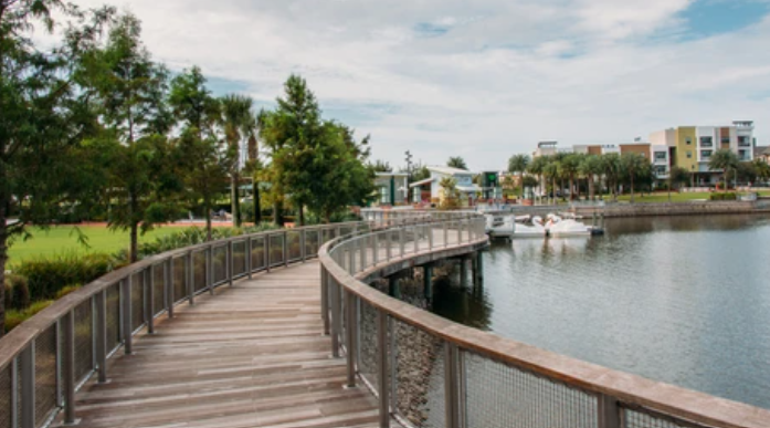 Bridge winding over the water in Oviedo on the Park